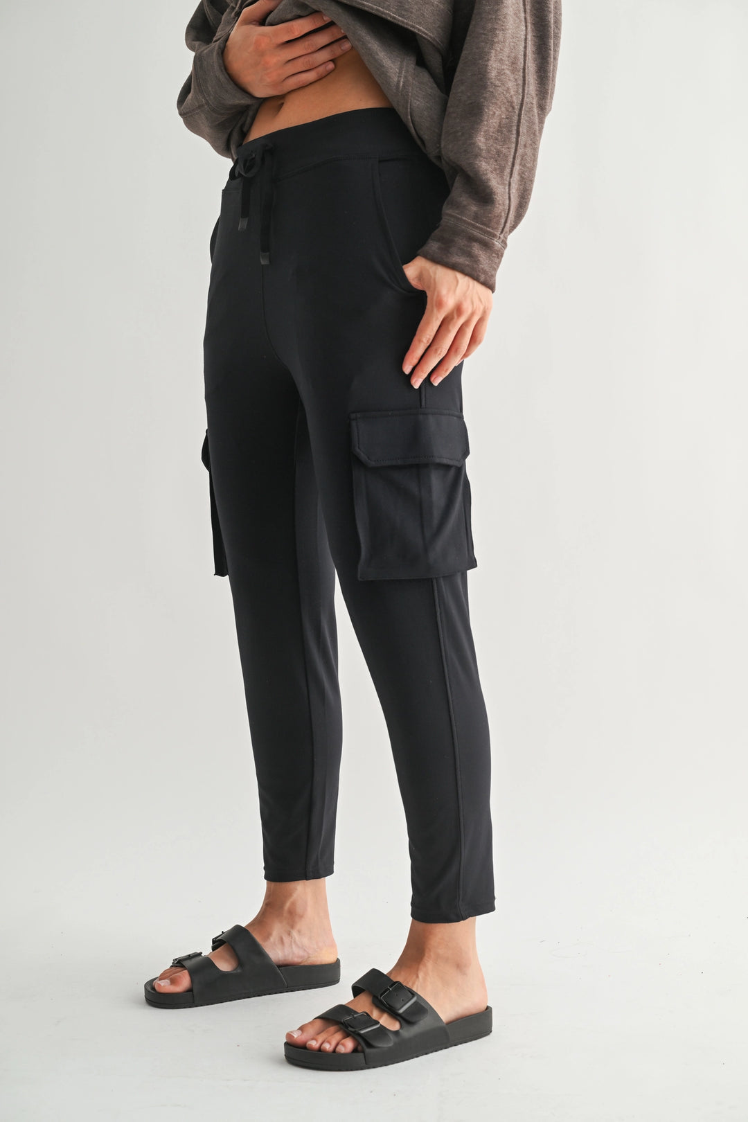 Venice Slim Fit Cargo Jogger | Black